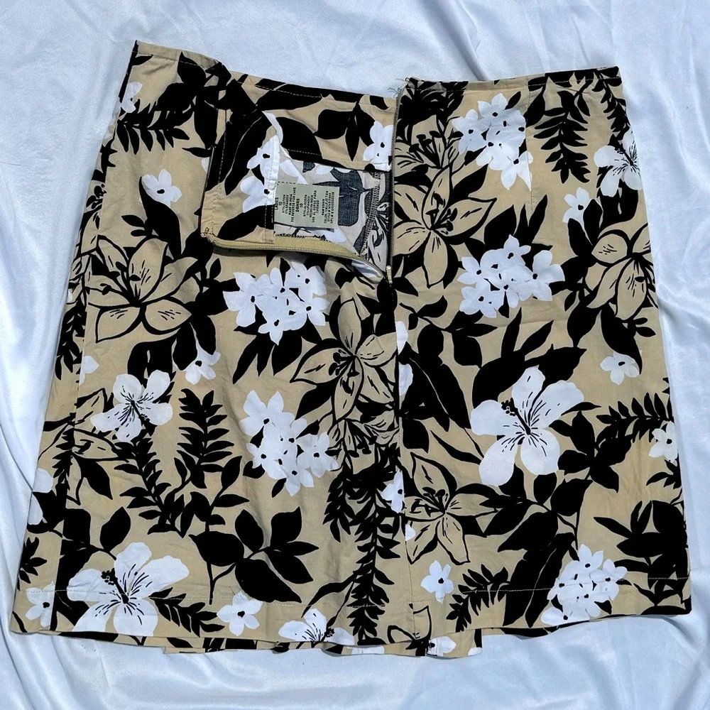 (10) WHITE STAG Fun Well-Made Stretch Black Tan & White Skort